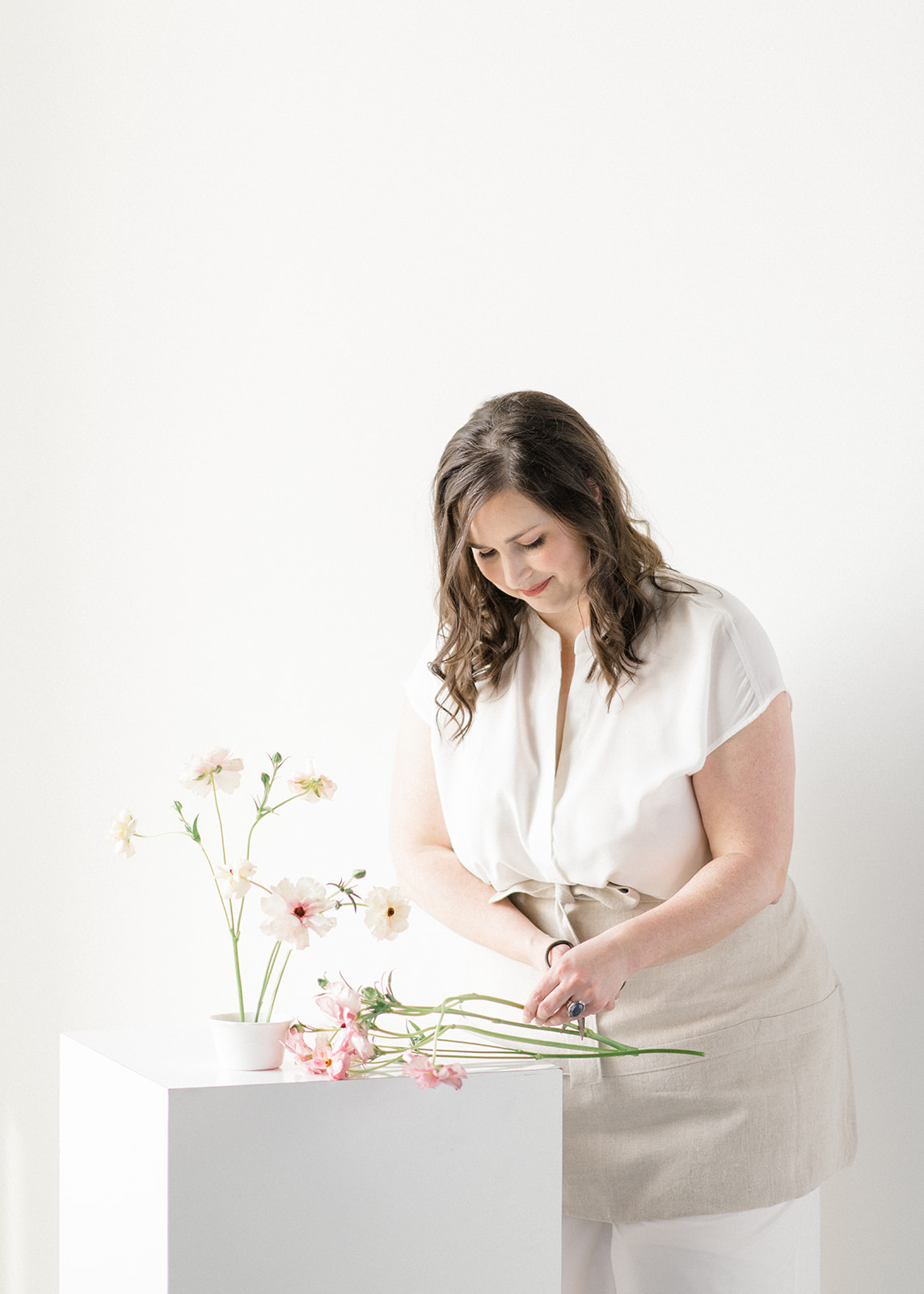 Carolyn Kulb client experience Carolyn Kulb, wedding florist, focused on flowers
